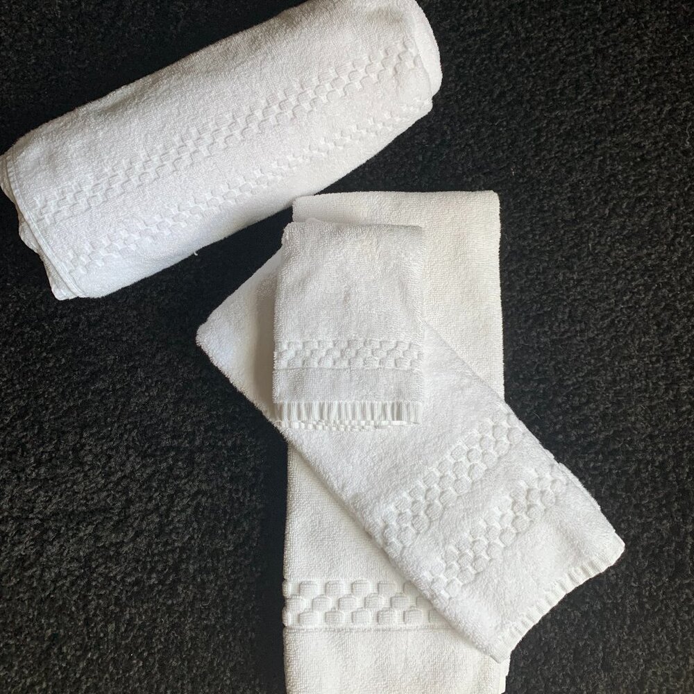 Garnier Thiebaut Luxury White Cotton Towel Set-Lightly used, excellent condition